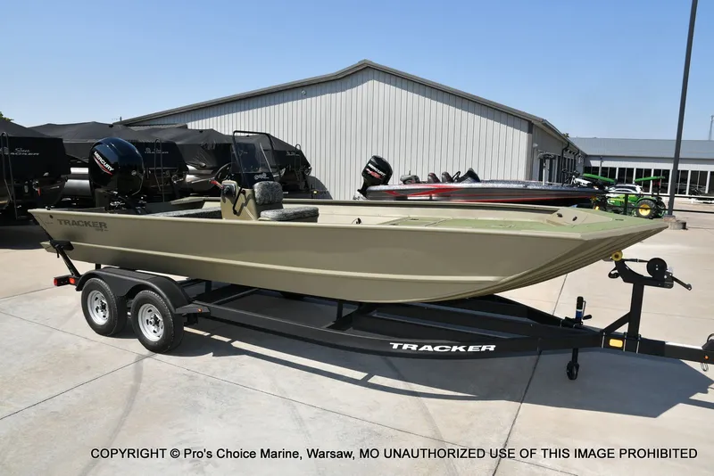 Slide: The Image of Tracker Grizzly 2072 CC 2026 - 61