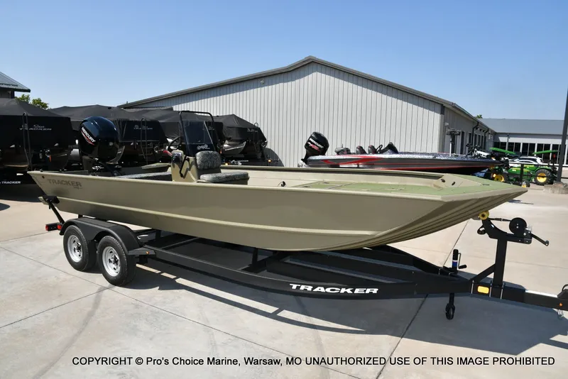 Slide: The Image of Tracker Grizzly 2072 CC 2026 - 62