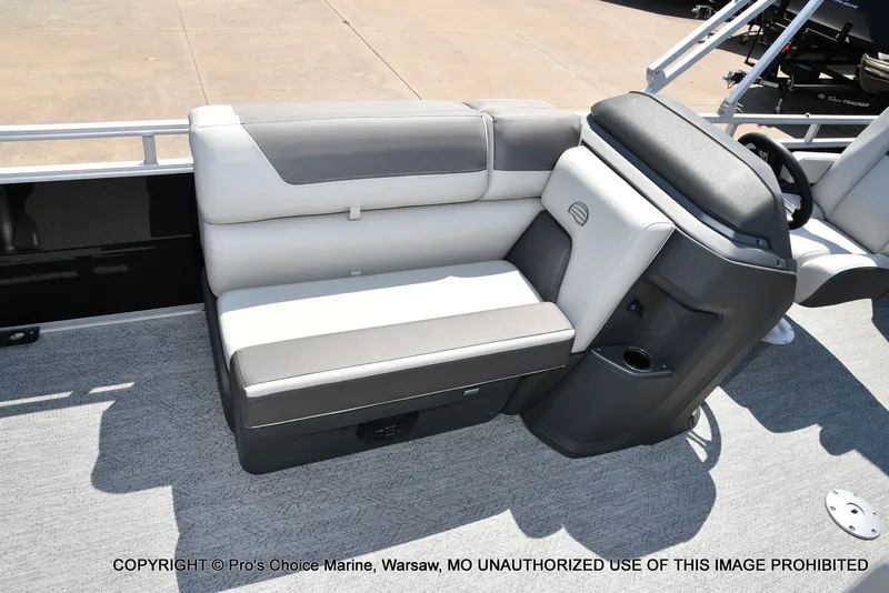 Slide: The Image of Sun Tracker FISHIN' BARGE 22 DLX w/150HP Mercury 4 Stroke 2026 - 10