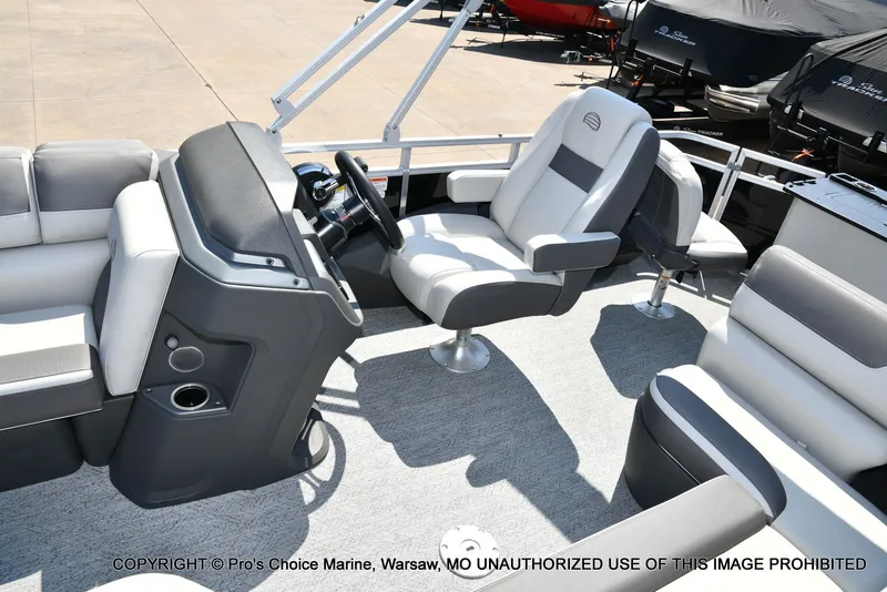 Slide: The Image of Sun Tracker FISHIN' BARGE 22 DLX w/150HP Mercury 4 Stroke 2026 - 43