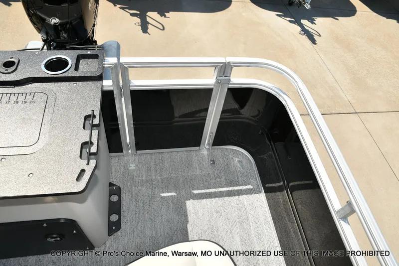 Slide: The Image of Sun Tracker FISHIN' BARGE 22 DLX w/150HP Mercury 4 Stroke 2026 - 56