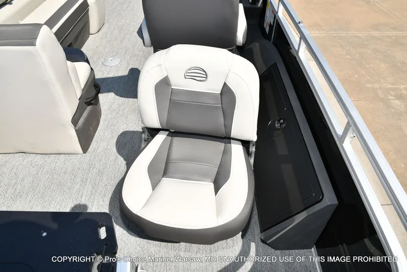 Slide: The Image of Sun Tracker FISHIN' BARGE 22 DLX w/150HP Mercury 4 Stroke 2026 - 68