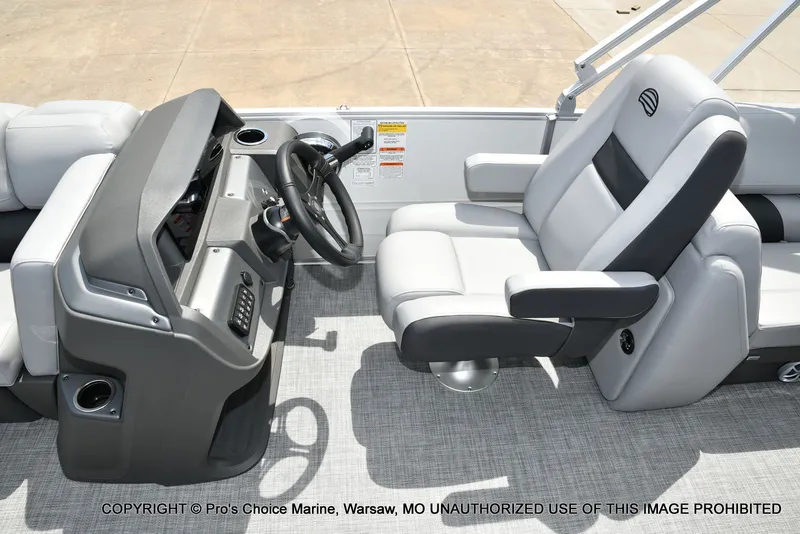 Slide: The Image of Sun Tracker Party Barge 22 DLX STORM DAMAGE DISCOUNT 2026 - 11