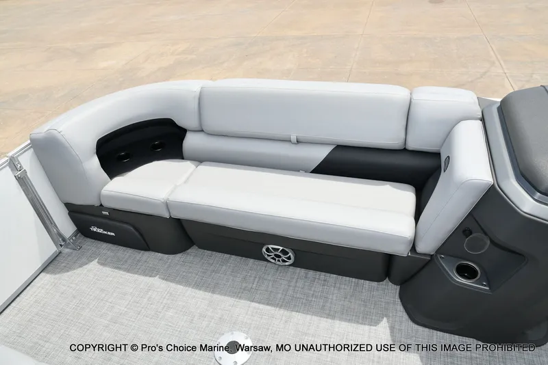 Slide: The Image of Sun Tracker Party Barge 22 DLX STORM DAMAGE DISCOUNT 2026 - 16