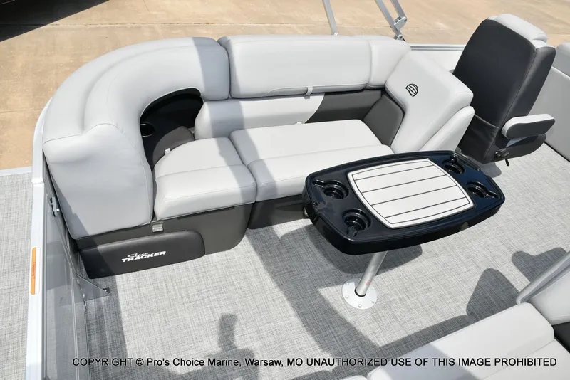 Slide: The Image of Sun Tracker Party Barge 22 DLX STORM DAMAGE DISCOUNT 2026 - 17