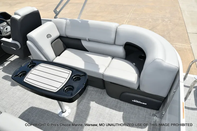 Slide: The Image of Sun Tracker Party Barge 22 DLX STORM DAMAGE DISCOUNT 2026 - 18