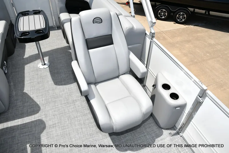 Slide: The Image of Sun Tracker Party Barge 22 DLX STORM DAMAGE DISCOUNT 2026 - 30