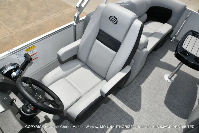 Slide: The Image of Sun Tracker Party Barge 22 DLX STORM DAMAGE DISCOUNT 2026 - 35