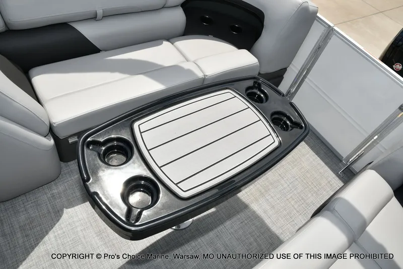 Slide: The Image of Sun Tracker Party Barge 22 DLX STORM DAMAGE DISCOUNT 2026 - 41