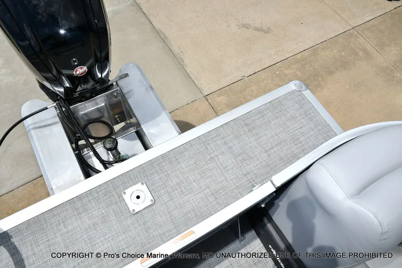 Slide: The Image of Sun Tracker Party Barge 22 DLX STORM DAMAGE DISCOUNT 2026 - 43