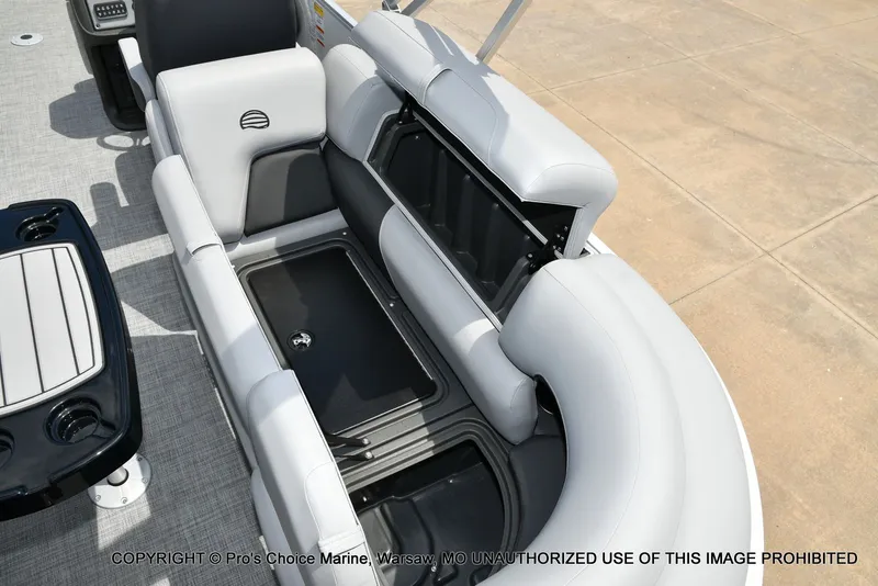 Slide: The Image of Sun Tracker Party Barge 22 DLX STORM DAMAGE DISCOUNT 2026 - 47