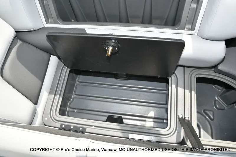 Slide: The Image of Sun Tracker Party Barge 22 DLX STORM DAMAGE DISCOUNT 2026 - 51