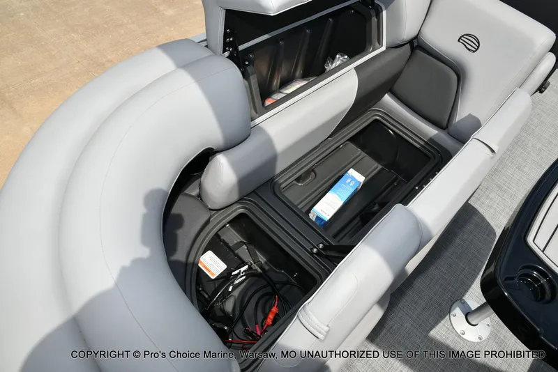 Slide: The Image of Sun Tracker Party Barge 22 DLX STORM DAMAGE DISCOUNT 2026 - 53