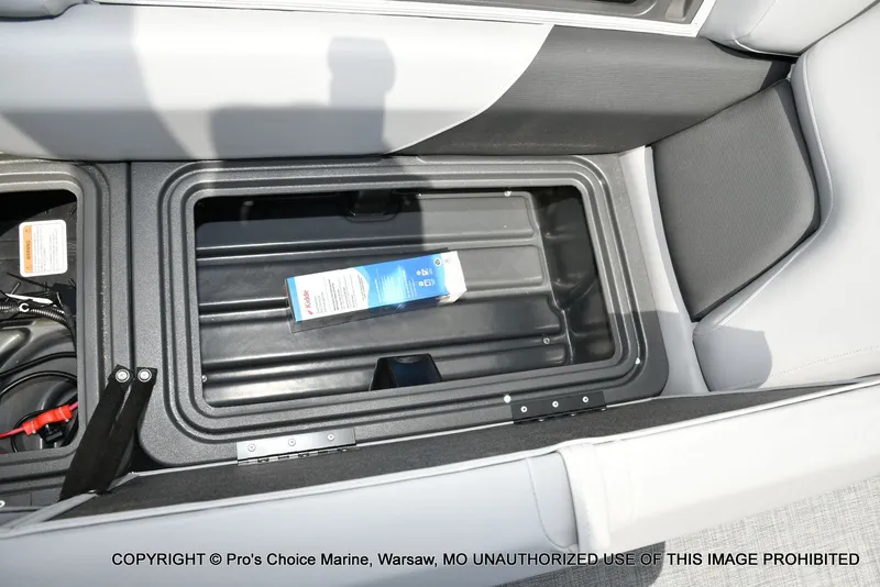 Slide: The Image of Sun Tracker Party Barge 22 DLX STORM DAMAGE DISCOUNT 2026 - 55