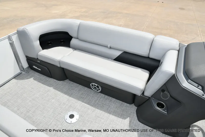 Slide: The Image of Sun Tracker Party Barge 22 DLX STORM DAMAGE DISCOUNT 2026 - 64