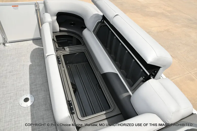 Slide: The Image of Sun Tracker Party Barge 22 DLX STORM DAMAGE DISCOUNT 2026 - 65