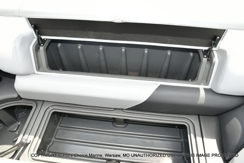 Slide: The Image of Sun Tracker Party Barge 22 DLX STORM DAMAGE DISCOUNT 2026 - 66