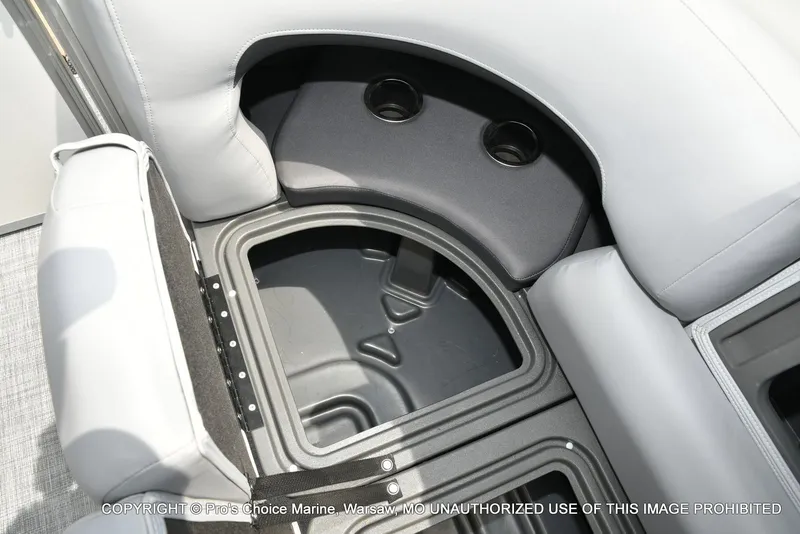 Slide: The Image of Sun Tracker Party Barge 22 DLX STORM DAMAGE DISCOUNT 2026 - 68