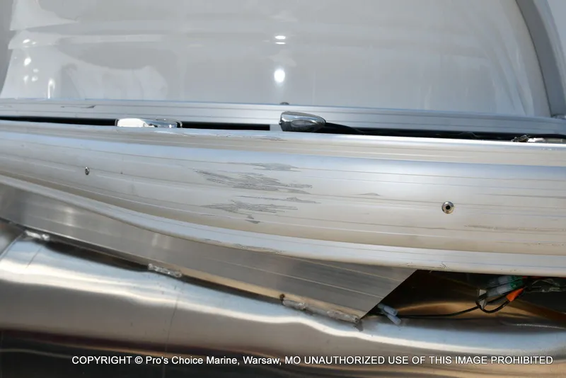 Slide: The Image of Sun Tracker Party Barge 22 DLX STORM DAMAGE DISCOUNT 2026 - 7