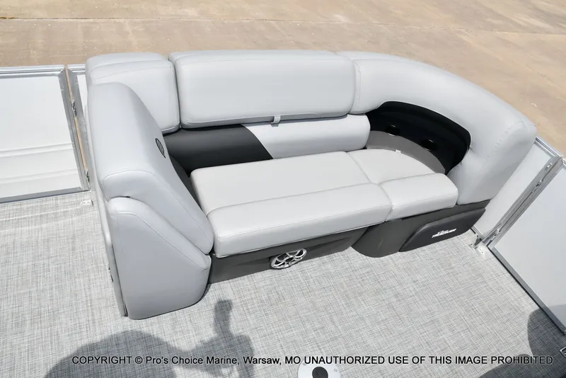 Slide: The Image of Sun Tracker Party Barge 22 DLX STORM DAMAGE DISCOUNT 2026 - 70