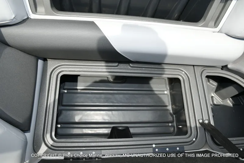 Slide: The Image of Sun Tracker Party Barge 22 DLX STORM DAMAGE DISCOUNT 2026 - 73