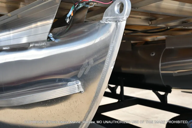 Slide: The Image of Sun Tracker Party Barge 22 DLX STORM DAMAGE DISCOUNT 2026 - 8