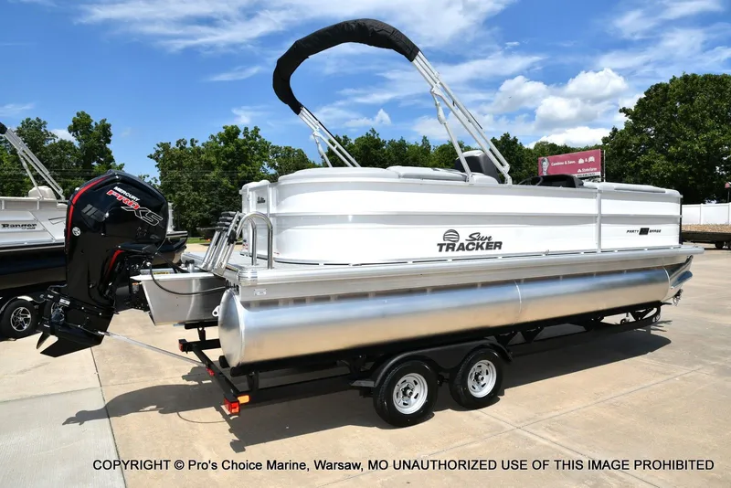 Slide: The Image of Sun Tracker Party Barge 22 DLX STORM DAMAGE DISCOUNT 2026 - 81