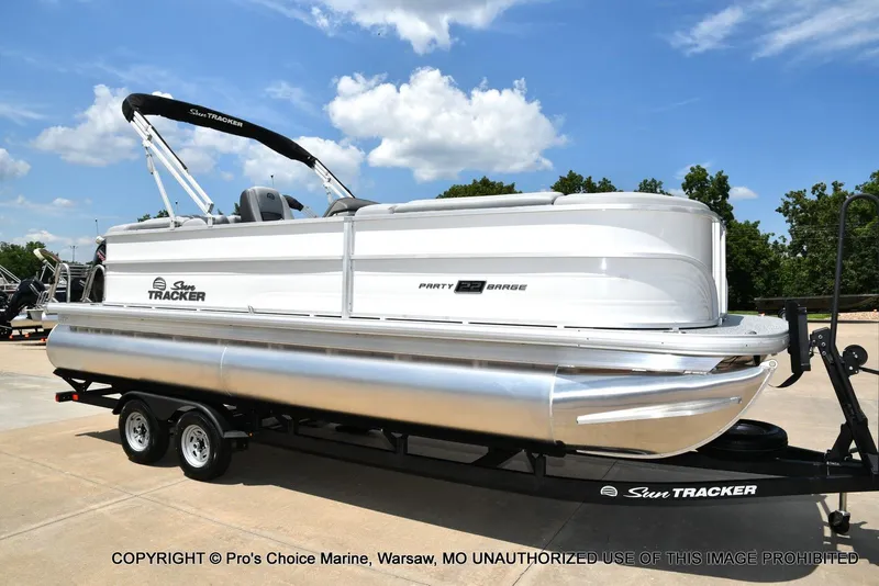 Slide: The Image of Sun Tracker Party Barge 22 DLX STORM DAMAGE DISCOUNT 2026 - 83