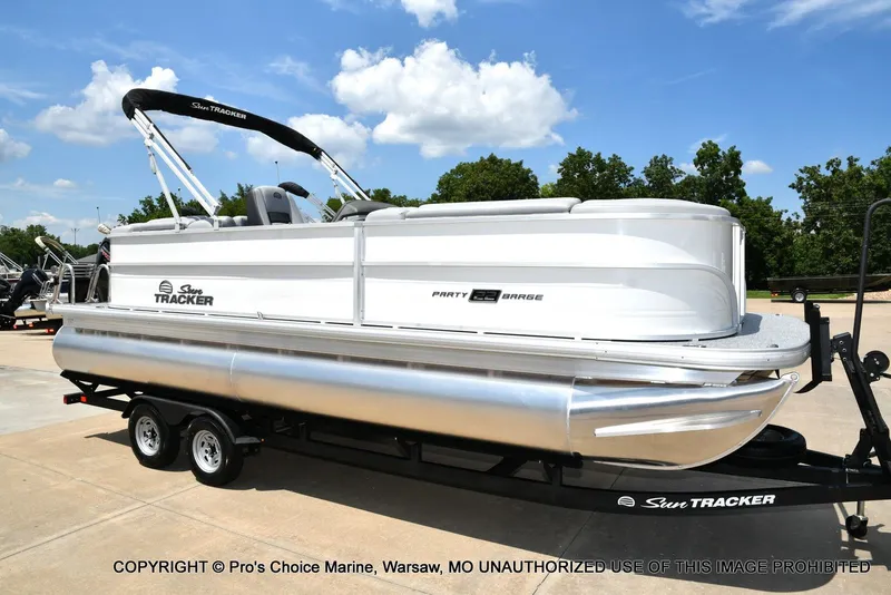 Slide: The Image of Sun Tracker Party Barge 22 DLX STORM DAMAGE DISCOUNT 2026 - 85