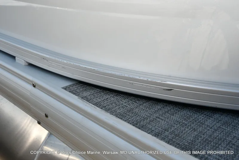 Slide: The Image of Sun Tracker Party Barge 22 DLX STORM DAMAGE DISCOUNT 2026 - 88