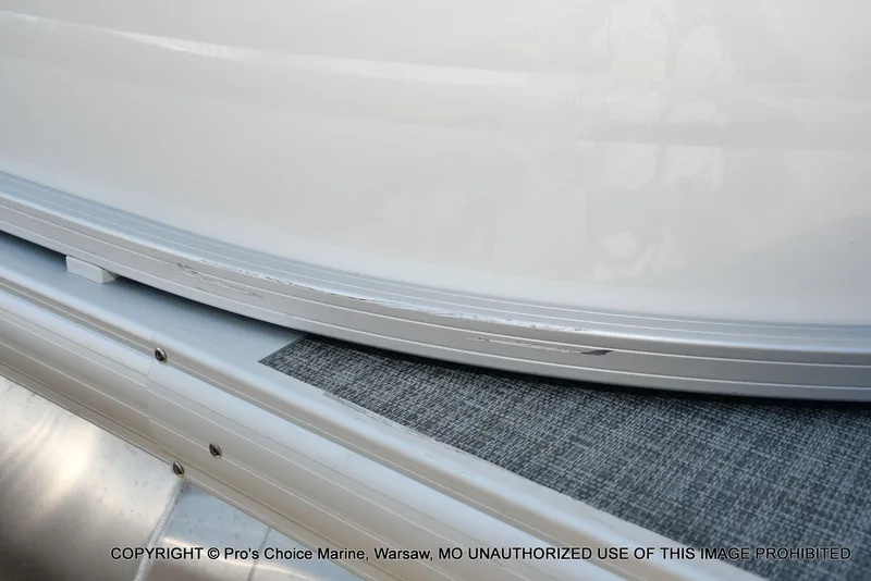 Slide: The Image of Sun Tracker Party Barge 22 DLX STORM DAMAGE DISCOUNT 2026 - 89