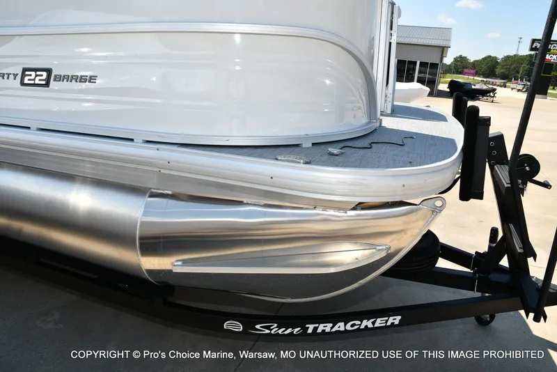 Slide: The Image of Sun Tracker Party Barge 22 DLX STORM DAMAGE DISCOUNT 2026 - 9