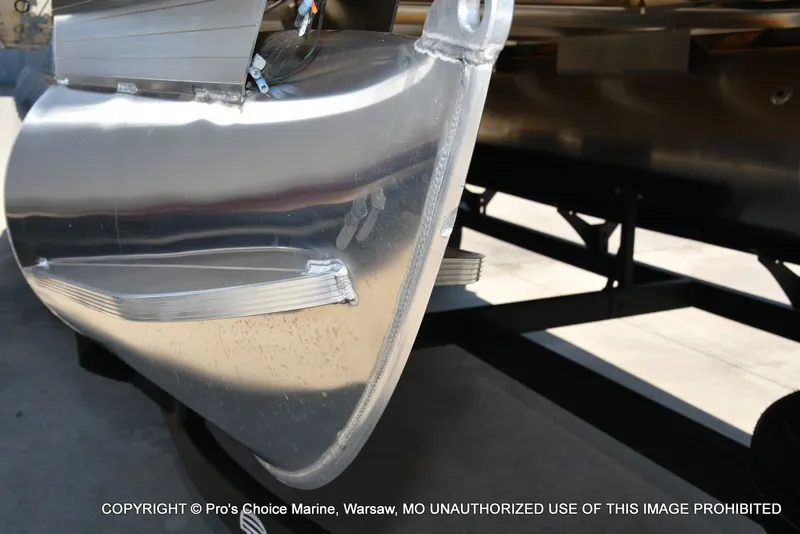 Slide: The Image of Sun Tracker Party Barge 22 DLX STORM DAMAGE DISCOUNT 2026 - 90