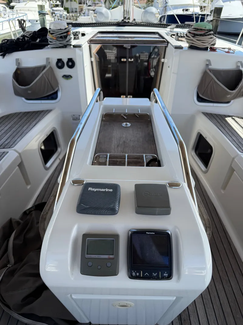 Slide: The Image of Jeanneau J469 2016 - 12