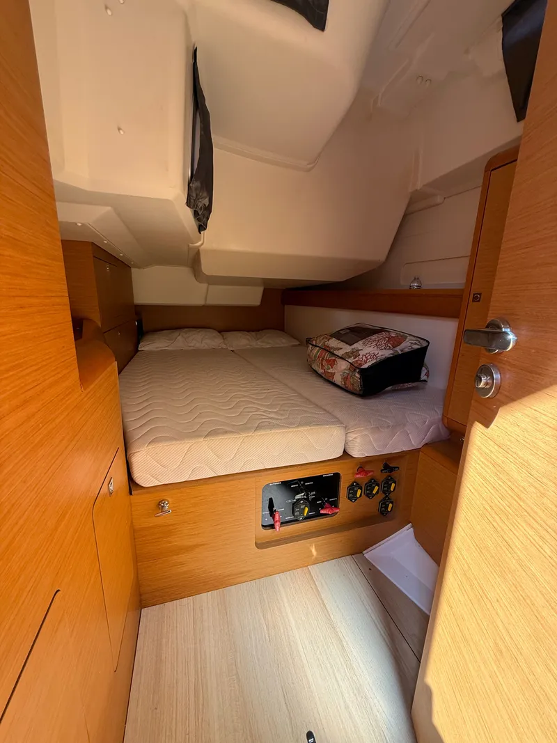 Slide: The Image of Jeanneau J469 2016 - 17