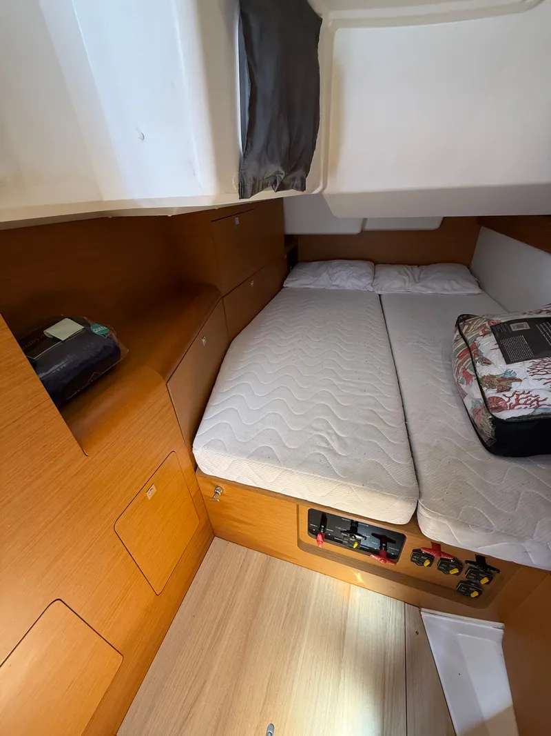 Slide: The Image of Jeanneau J469 2016 - 19