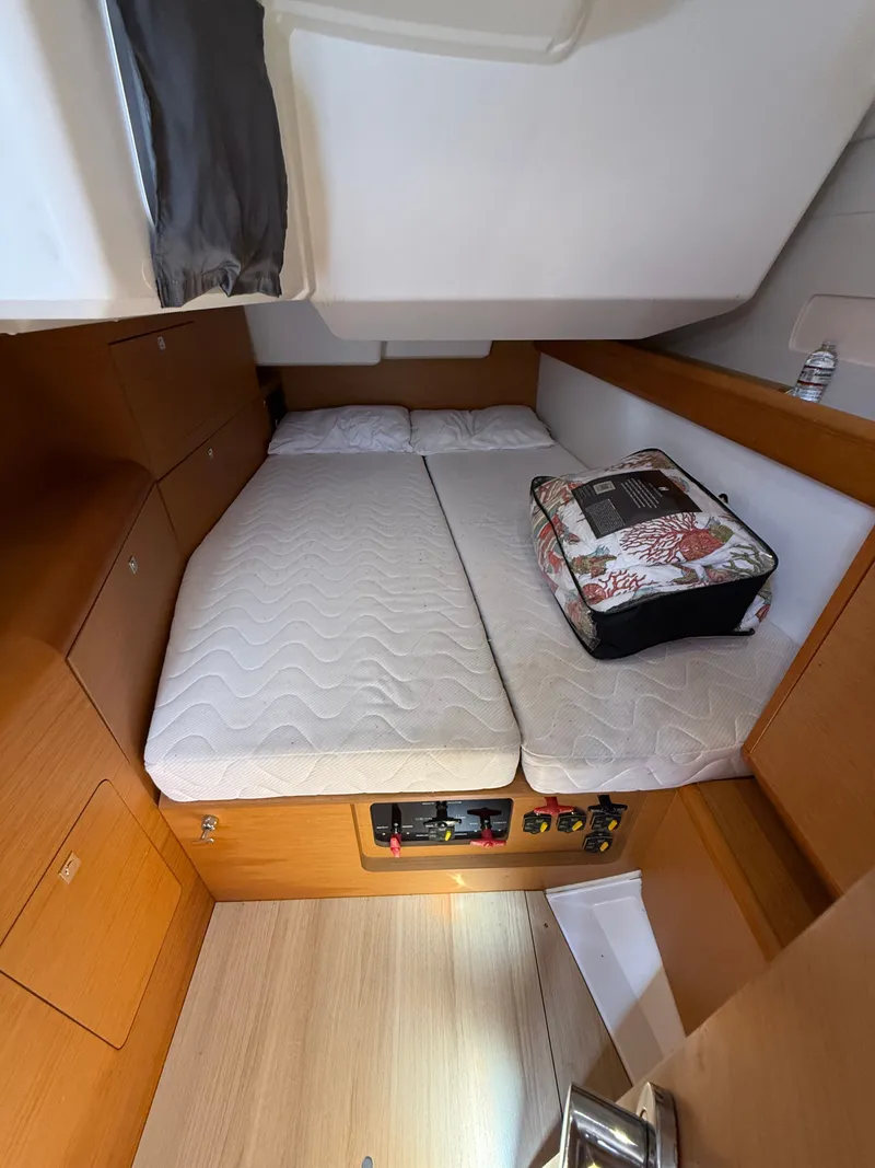 Slide: The Image of Jeanneau J469 2016 - 20