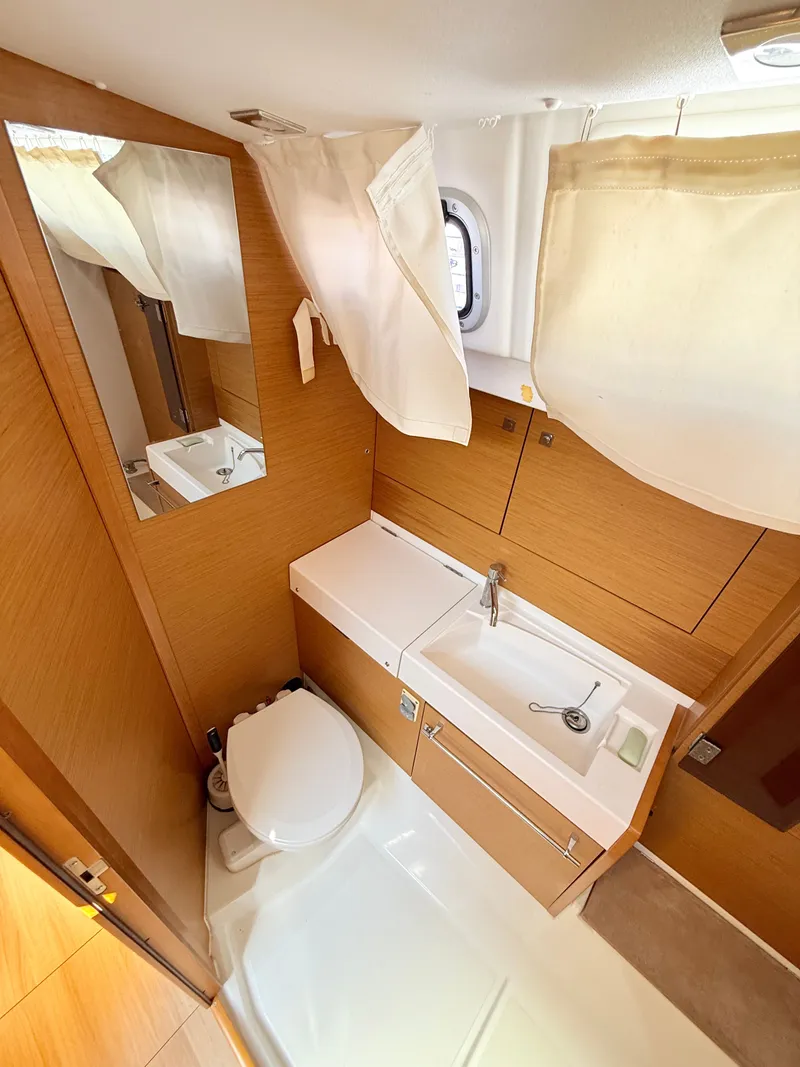 Slide: The Image of Jeanneau J469 2016 - 21