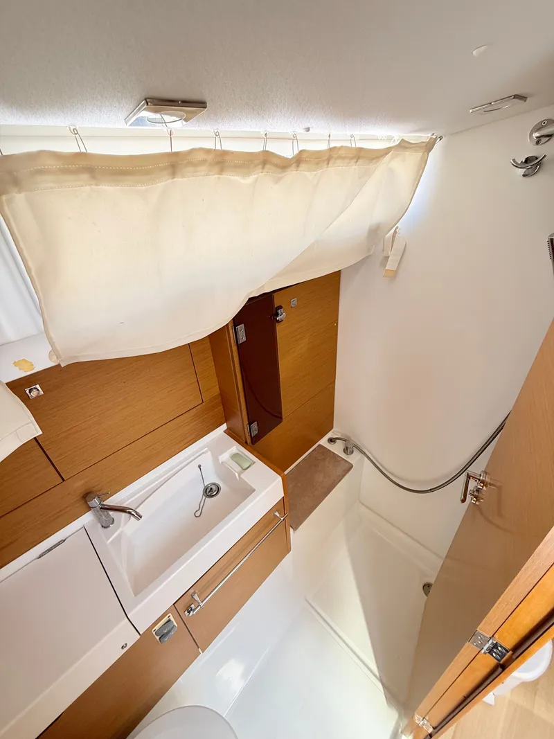 Slide: The Image of Jeanneau J469 2016 - 22