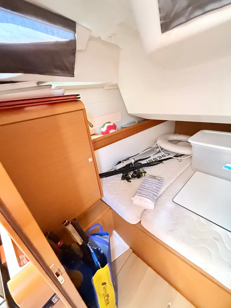 Slide: The Image of Jeanneau J469 2016 - 26