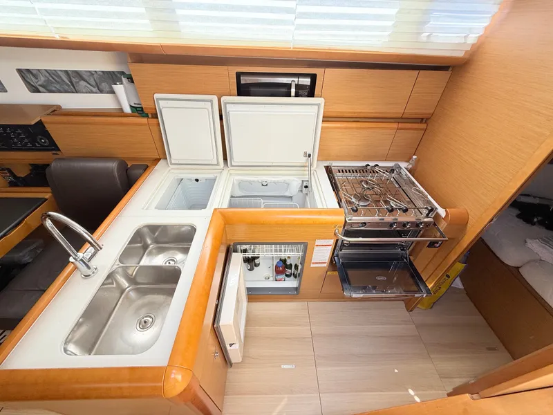 Slide: The Image of Jeanneau J469 2016 - 37