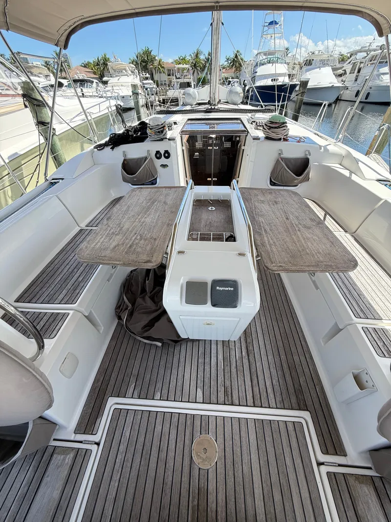 Slide: The Image of Jeanneau J469 2016 - 8