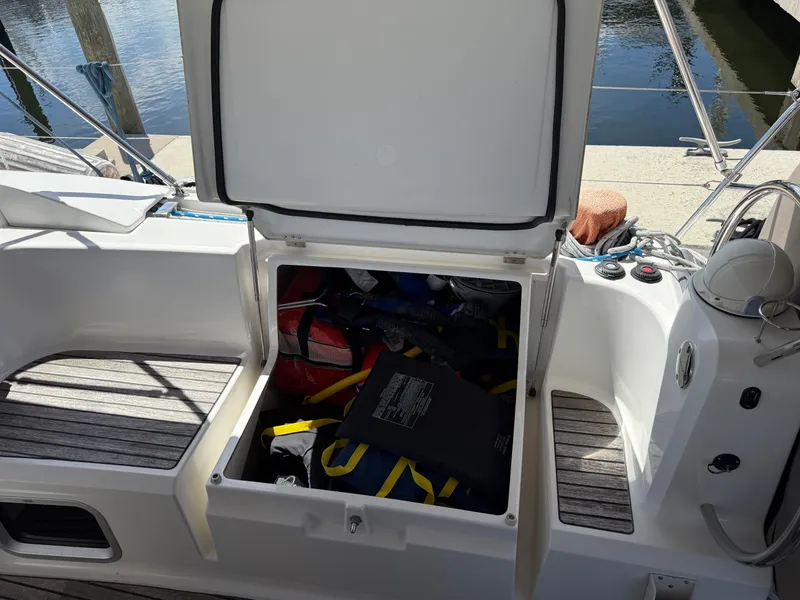 Slide: The Image of Jeanneau J469 2016 - 9