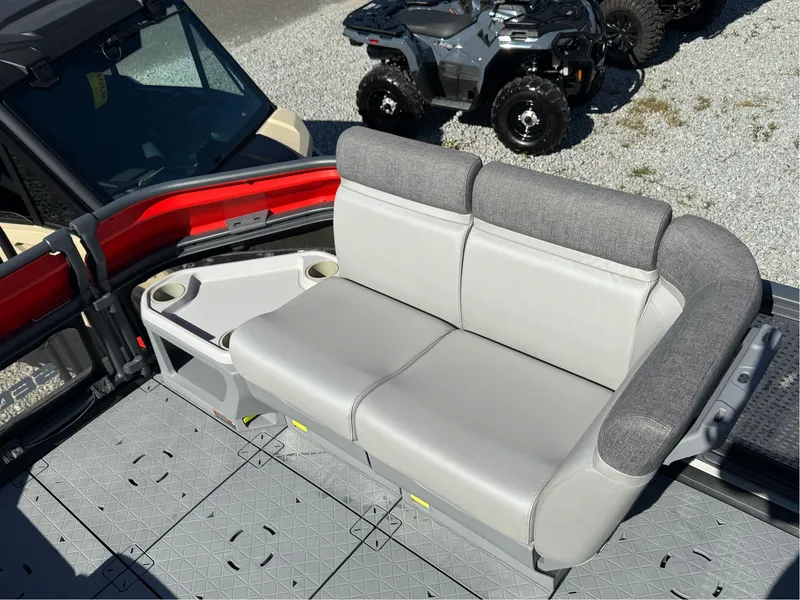 Slide: The Image of Sea-Doo Switch Cruise 21 - 230 HP 2022 - 10