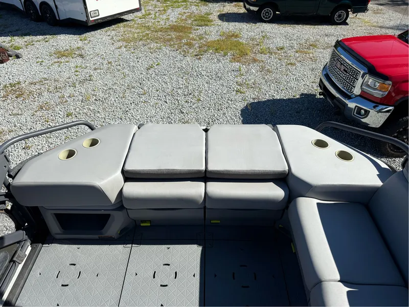 Slide: The Image of Sea-Doo Switch Cruise 21 - 230 HP 2022 - 11