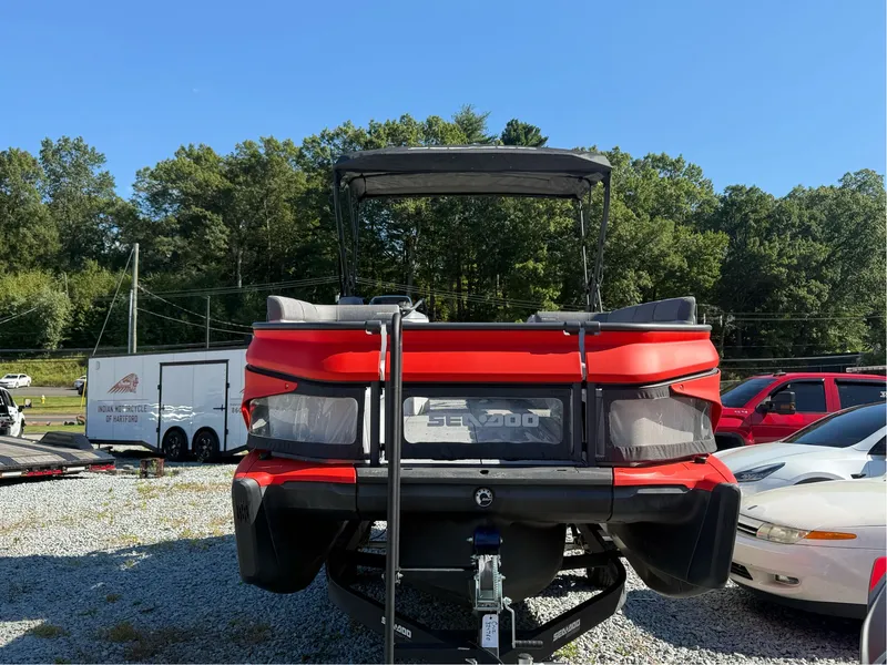 Slide: The Image of Sea-Doo Switch Cruise 21 - 230 HP 2022 - 3