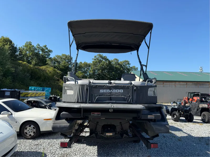 Slide: The Image of Sea-Doo Switch Cruise 21 - 230 HP 2022 - 4