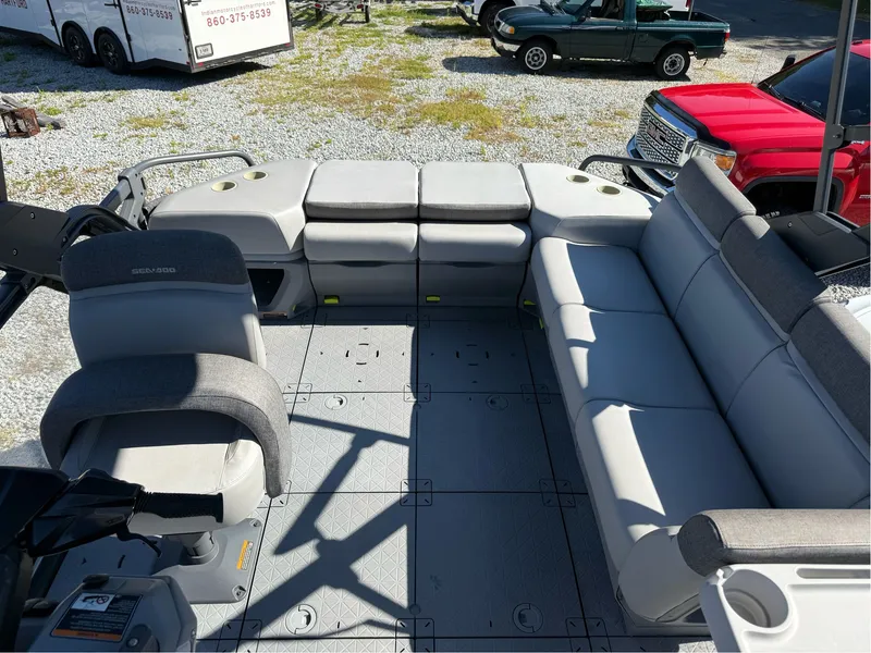 Slide: The Image of Sea-Doo Switch Cruise 21 - 230 HP 2022 - 7