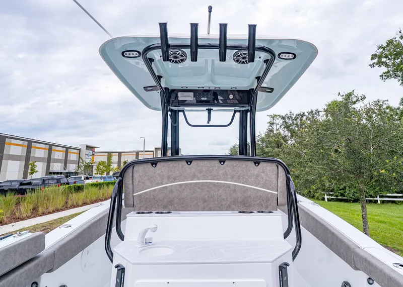 Slide: The Image of Sea Hunt Ultra 265 SE 2026 - 14