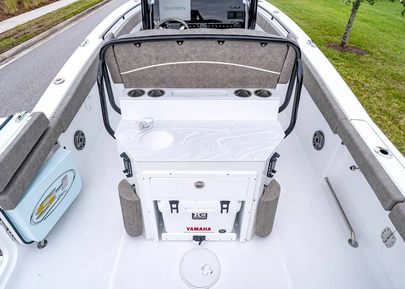 Slide: The Image of Sea Hunt Ultra 265 SE 2026 - 15